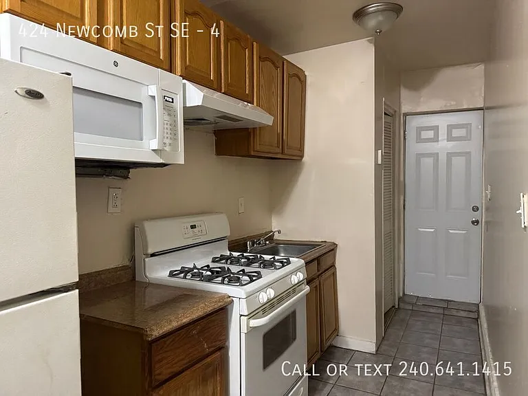 424 Newcomb St SE #4 — Photo 6