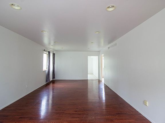 3rd image of 26877 Farmbrook Villa Dr #A