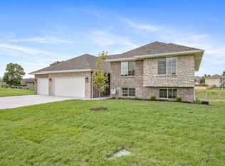 355 W Arlington Dr, Springfield, MO 65803
