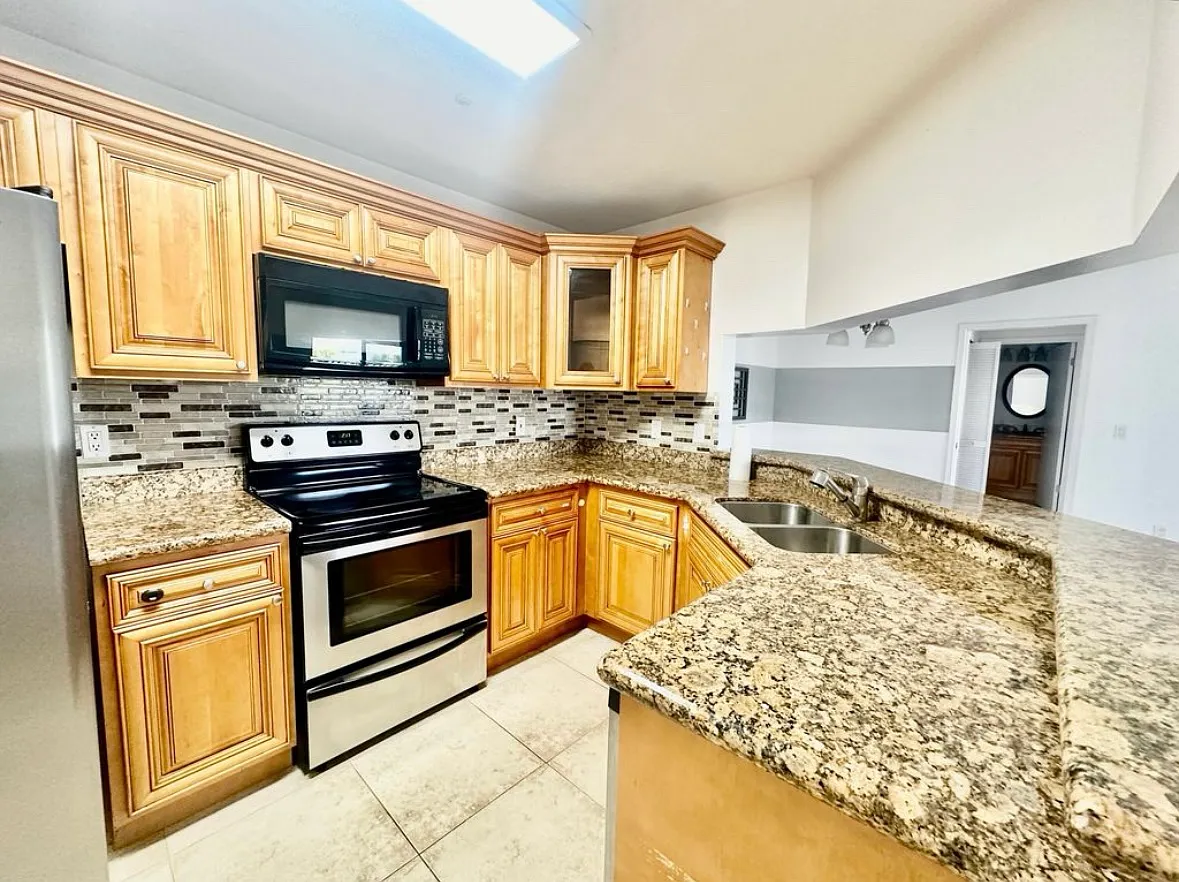 7667 N Wickham Rd — Photo 3