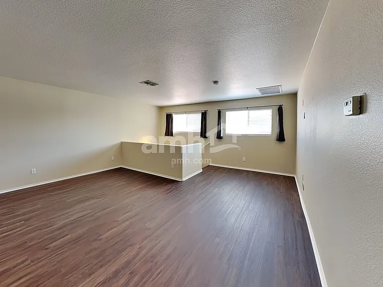 2464 E Westchester Dr — Photo 8