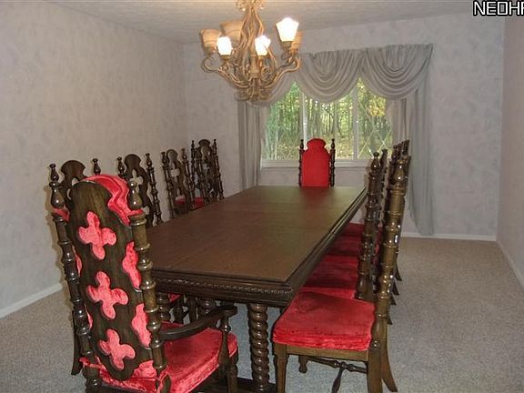 5th image of 8415 Locust Dr