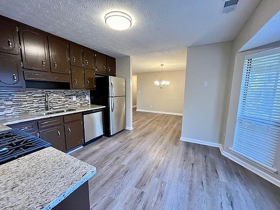 2nd image of 37 White Breeze Ct