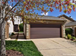 1109 Wheaton Oaks Dr, Wheaton, IL 60187