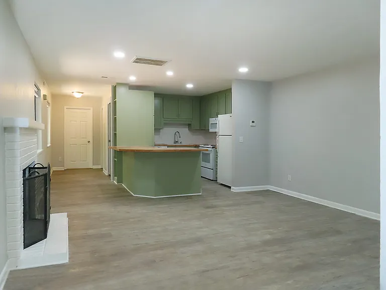 913 Shadylawn Rd #A — Photo 2