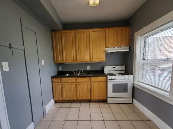 3rd image of 1516 S Albany Ave APT 1A