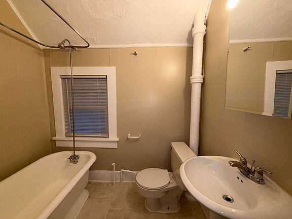 4th image of 233 E Broadway St APT C