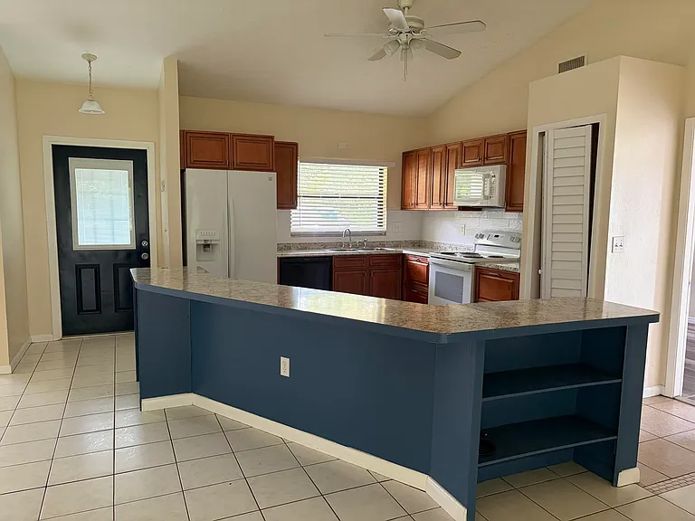 4612 Boabadilla Ave — Photo 5
