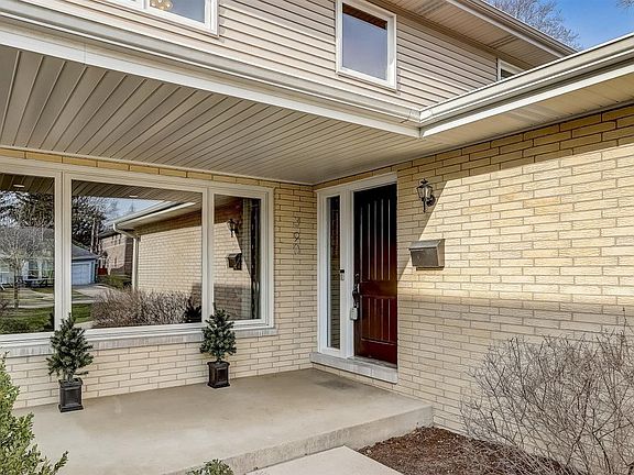 2nd image of 390 N Larch Ave