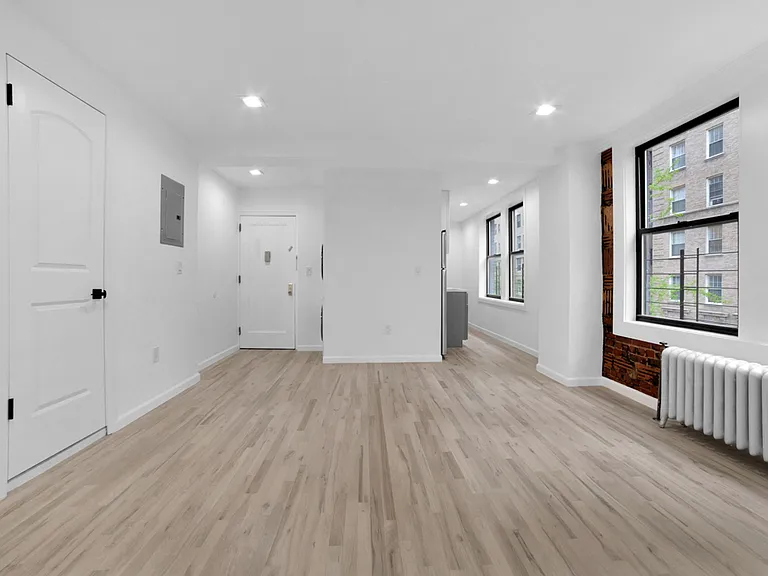 700 W End Ave #1B — Photo 2
