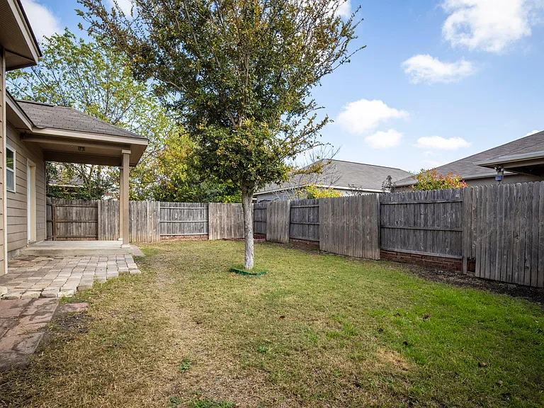 433 Stonebrook Dr — Photo 38