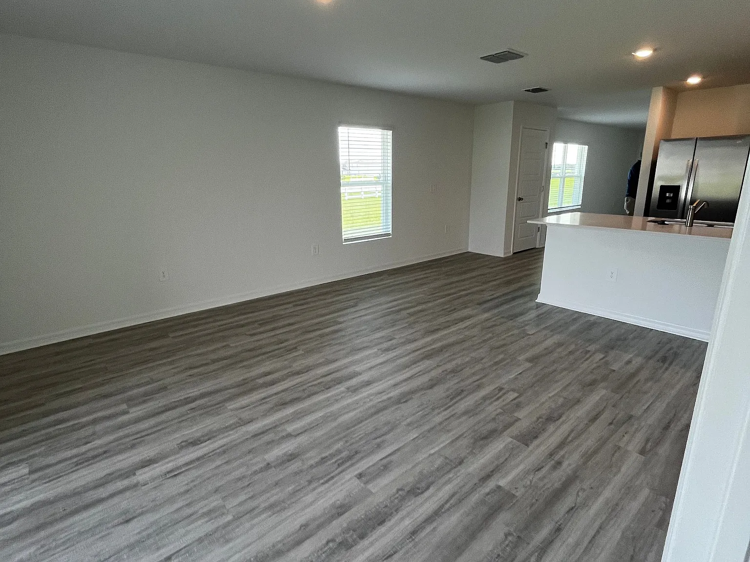 3 bed, 2.0 bath, 1504 sqft, $2,145 — Photo 3
