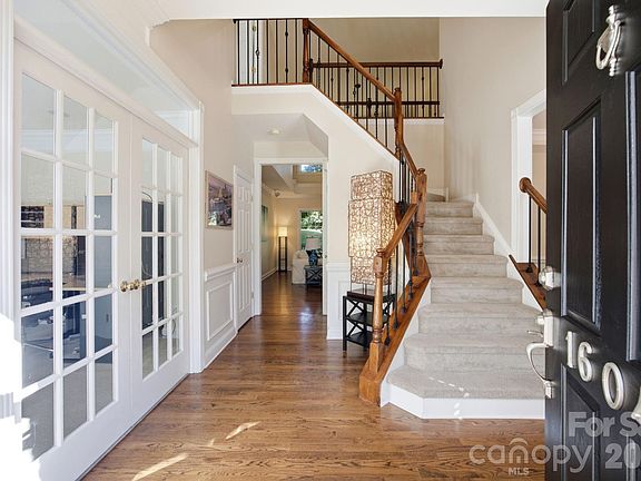 5th image of 16043 Agincourt Dr