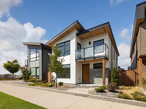 2nd image of 4725 Blue Heron Way