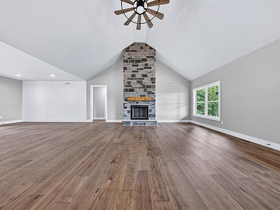 3rd image of 2228 Lawrence Rd