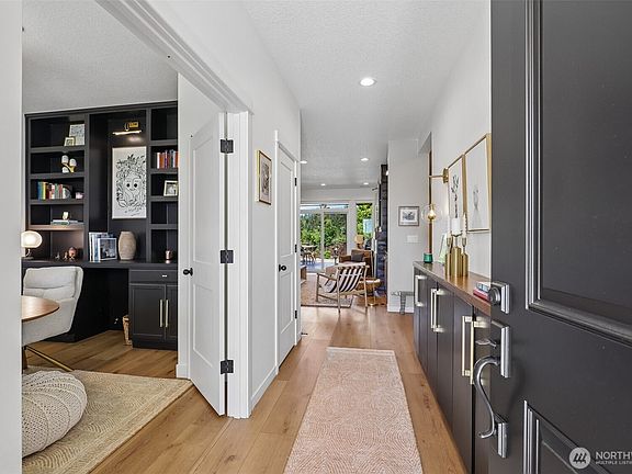 4th image of 2031 E 9th Street