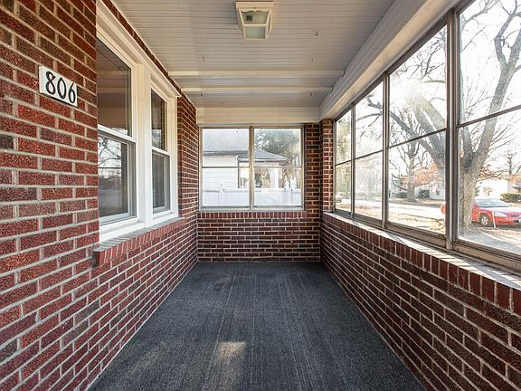 3rd image of 806 Park St