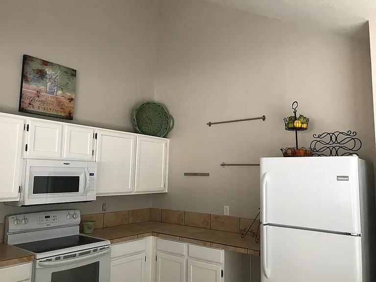 1828 E Secretariat Dr — Photo 7