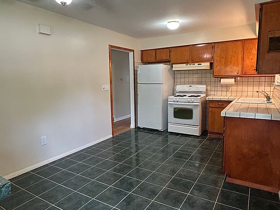 2nd image of 22112 Dorion St