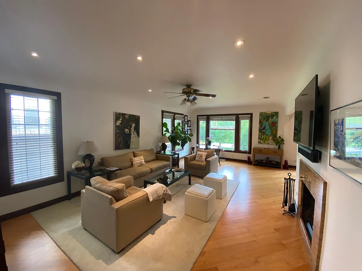 Building Photo - 2542 W Logan Blvd #2
