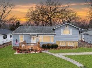 7N042 Smith St, South Elgin, IL 60177