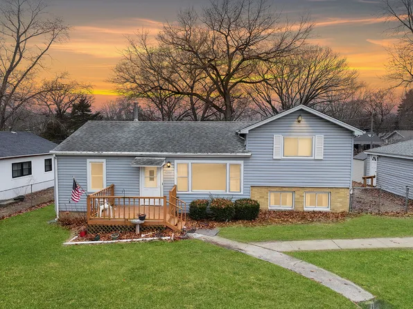 7N042 Smith St, South Elgin, IL 60177