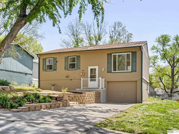7505 Elizabeth St, La Vista, NE 68128