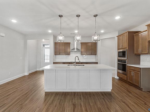 4th image of 185 Slade Thomas Dr