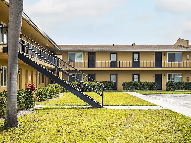 Ridge Manor Apartments — Photo 35