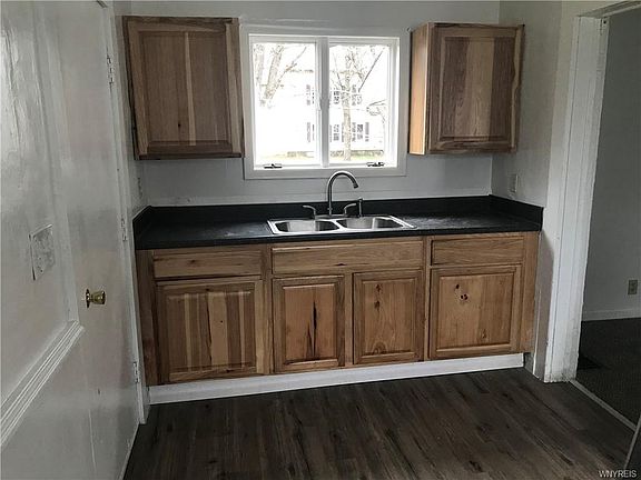 2nd image of 19 Empire St