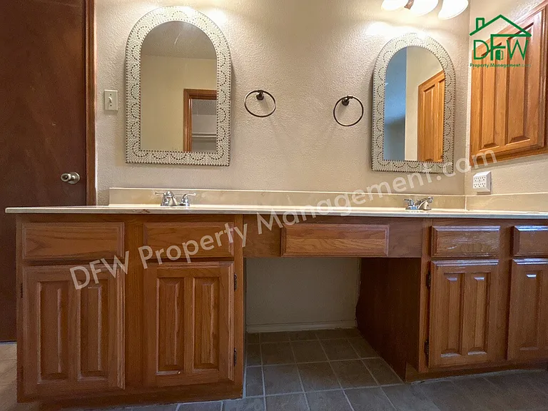 2412 Amber Hill Ln — Photo 59