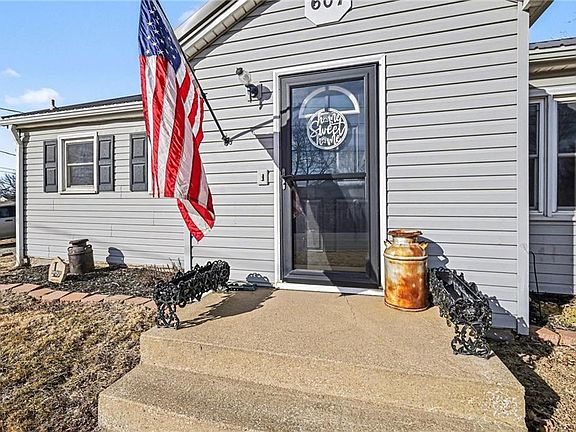 3rd image of 607 W Us Highway 71