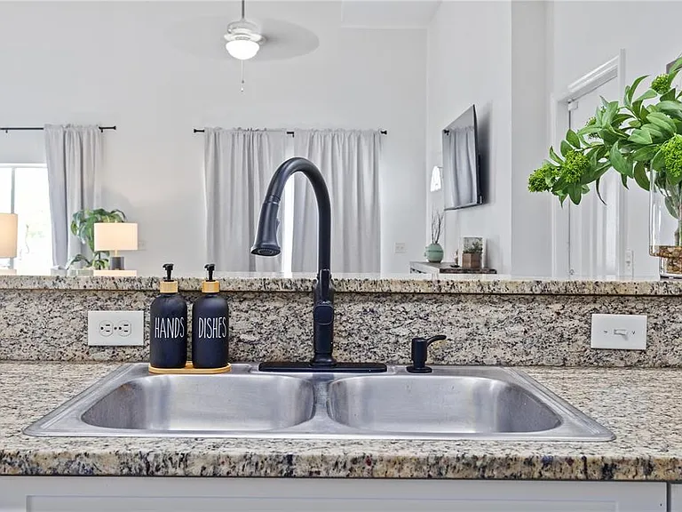 9415 Citrus Glen Pl — Photo 11