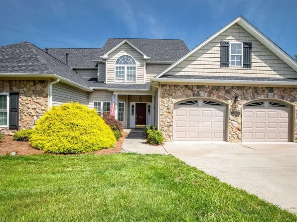 115 Turnbuckle Ct, Clemmons, NC 27012