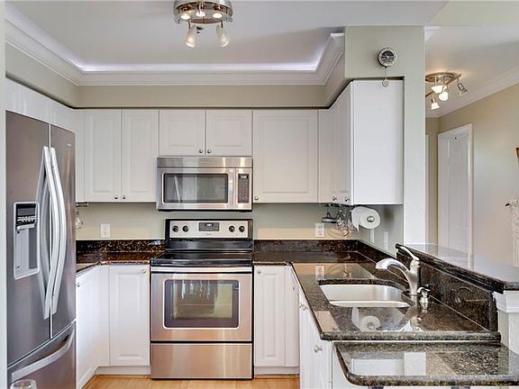 5th image of 701 Mirror Lake Dr N APT 200