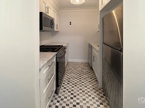 4th image of 12 W 72nd St APT 9B