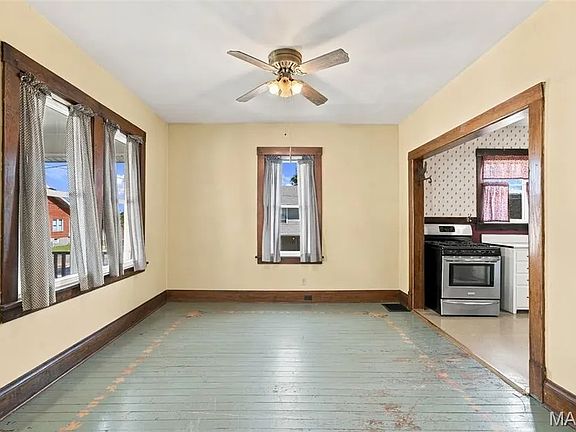 3rd image of 201 Perry St