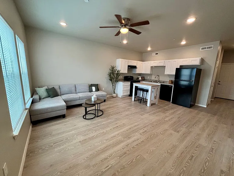 1515 S Macarthur Blvd — Photo 5