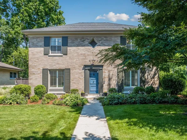 915 Indian Rd, Glenview, IL 60025