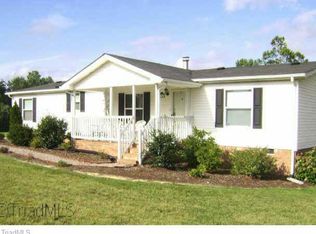 376 Country Acres Ln, Winston Salem, NC 27107