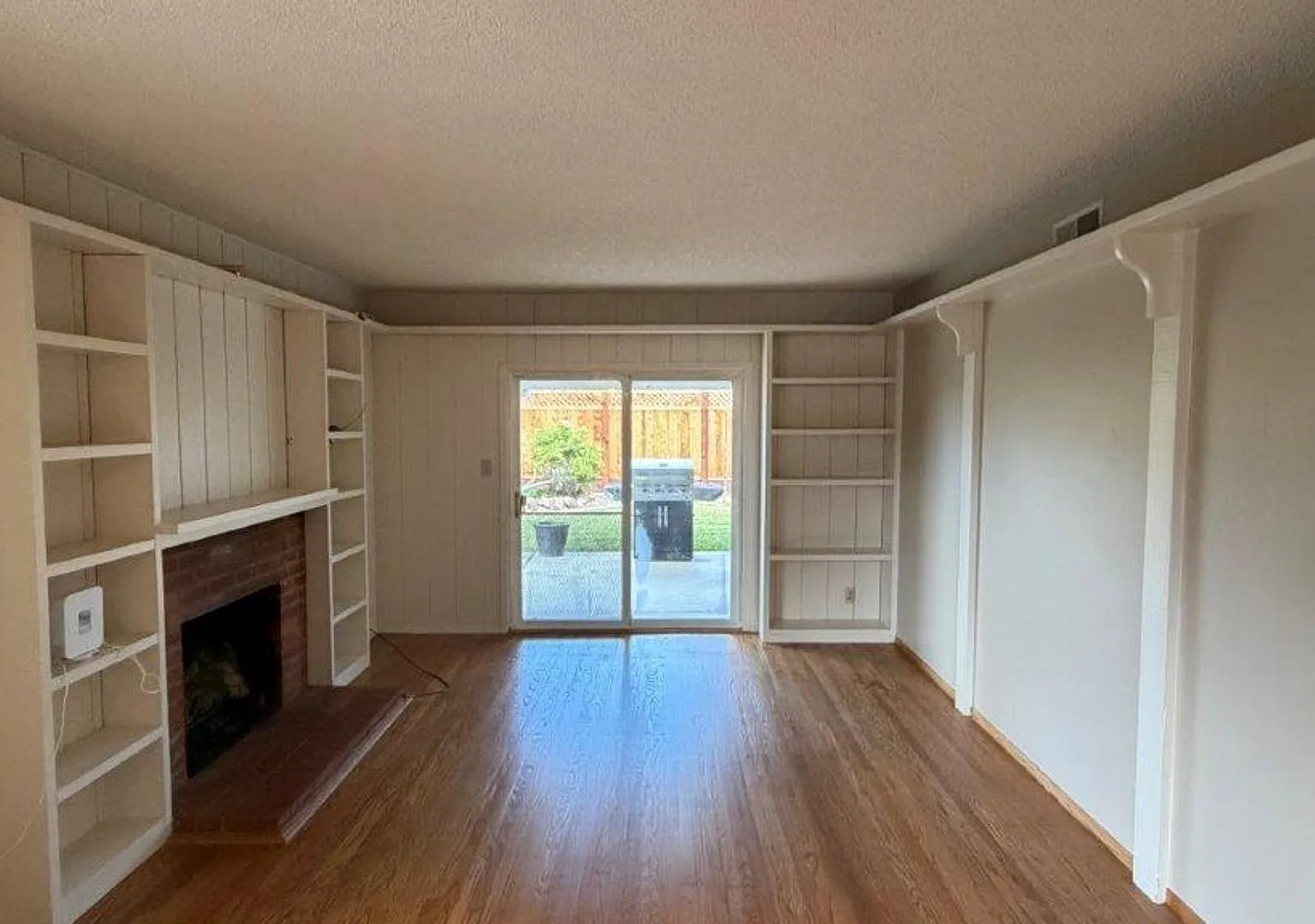Concord Dana Estates! Nice 3 bedroom 2 bath home, beautiful yards, updated kitchen & baths, walk ... — Photo 3