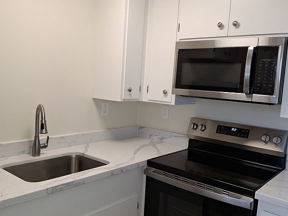 5th image of 1349 Park Dr APT 6