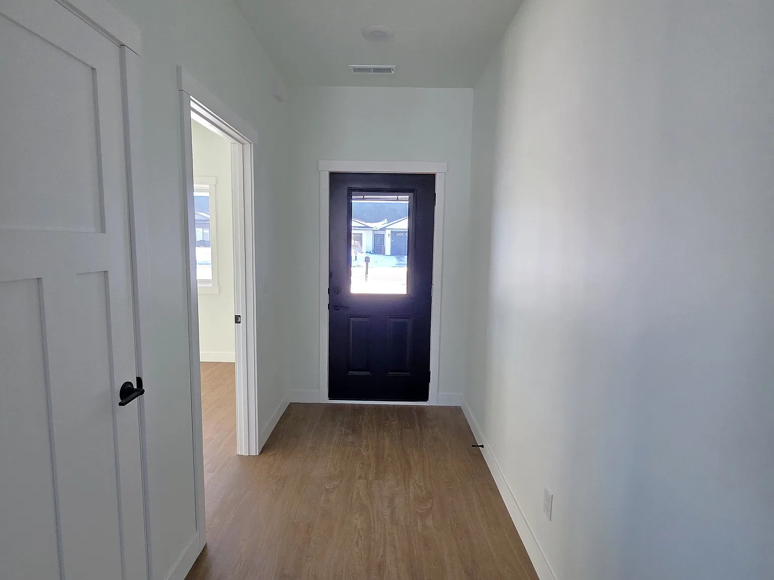 3 bed, 1500 sqft, $2,350 — Photo 3