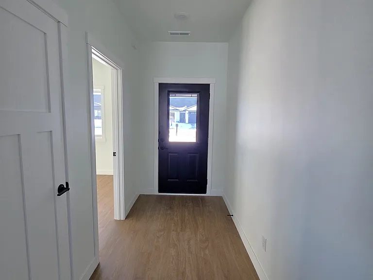1227 Wisteria Ln — Photo 3