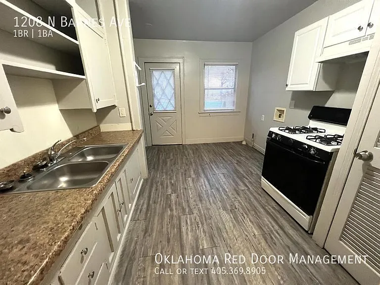 1208 N Barnes Ave — Photo 2