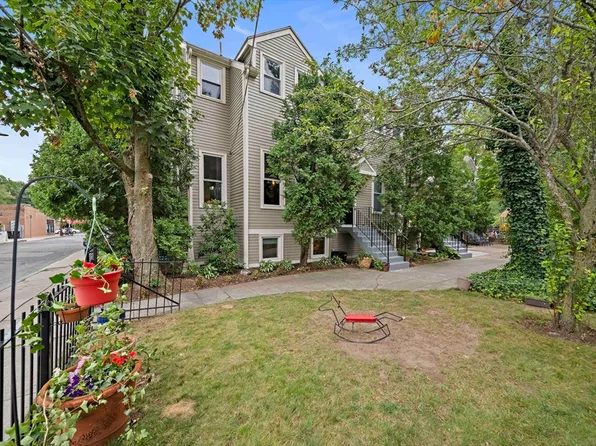 2A Brewer St, Jamaica Plain, MA 02130