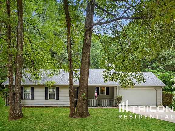 2nd image of 140 E Country Woods Dr