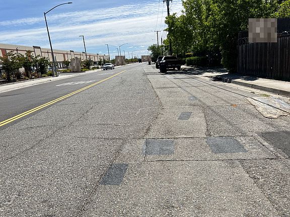 5th image of 2420 North Ave