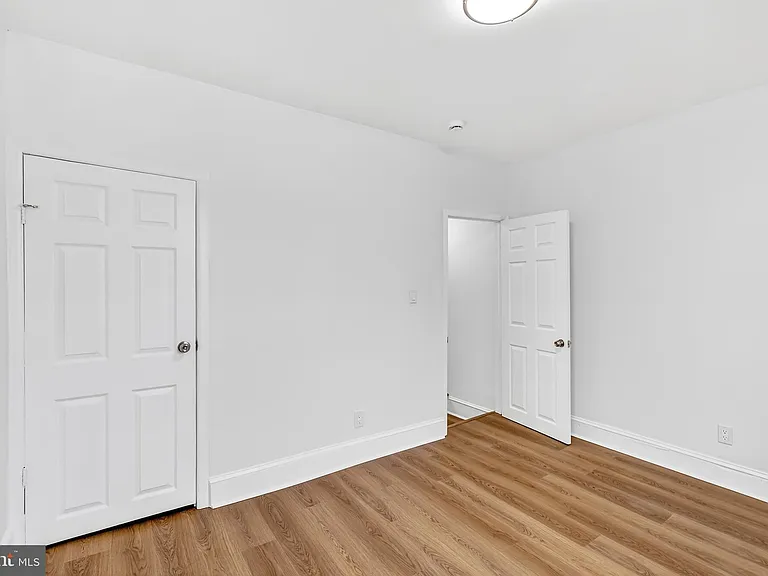 1821 E Oakdale St — Photo 16