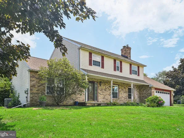110 Clearfield Ln, East Fallowfield, PA 19320